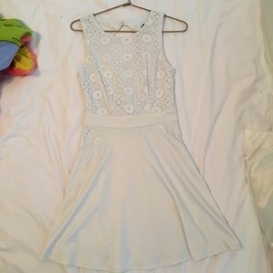 Sleeveless Lacey keyhole dress